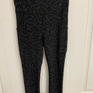 Lulu lemon cropped leggings size 6